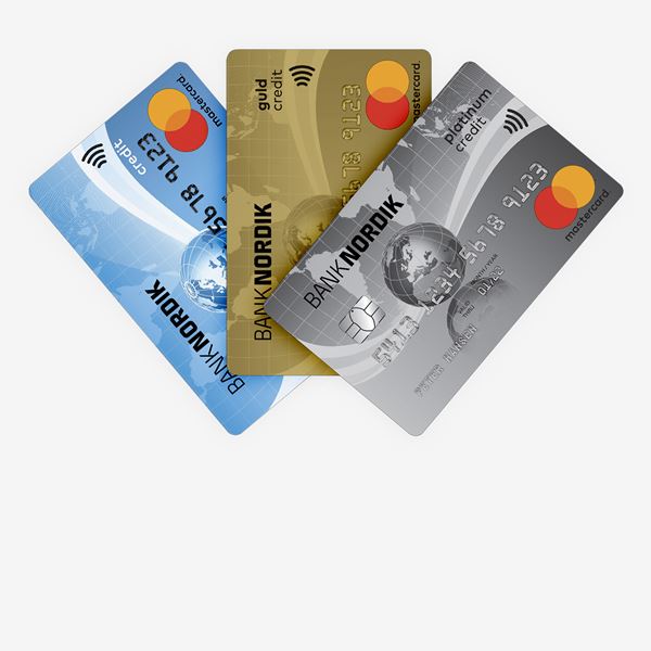 Tre forskellige mastercard kreditkort. 